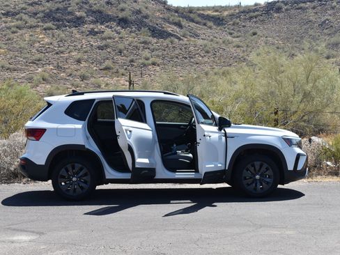 Used 2024 Volkswagen Taos S FWD image 10