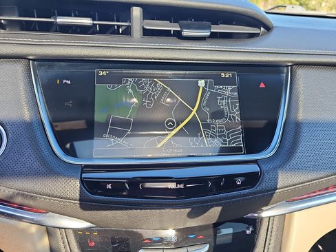 Used 2018 Cadillac XT5 Luxury w/ Driver Awareness Package image 22