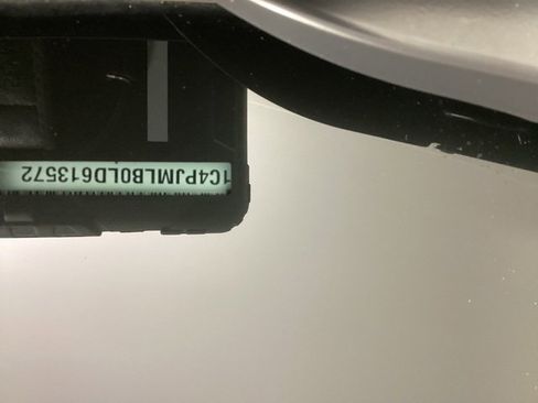 Used 2020 Jeep Cherokee Latitude Plus w/ Cold Weather Group image 14