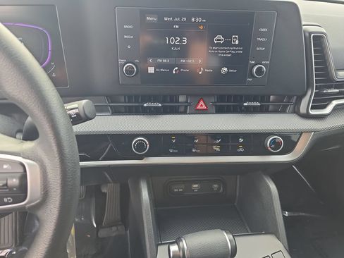 Used 2025 Kia Sportage LX FWD image 12