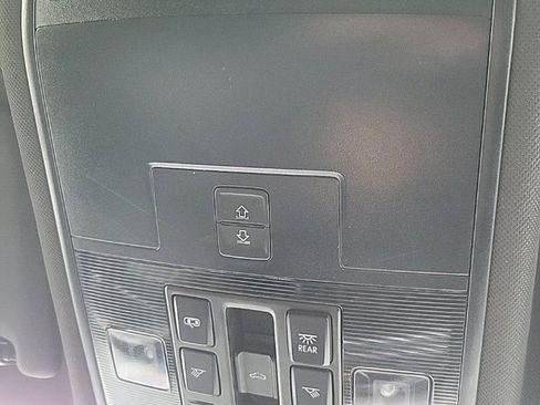 Certified 2022 Volkswagen Tiguan SEL R-Line image 10