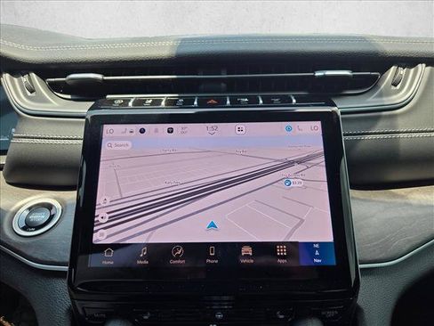 Used 2025 Jeep Grand Cherokee Limited RWD image 15