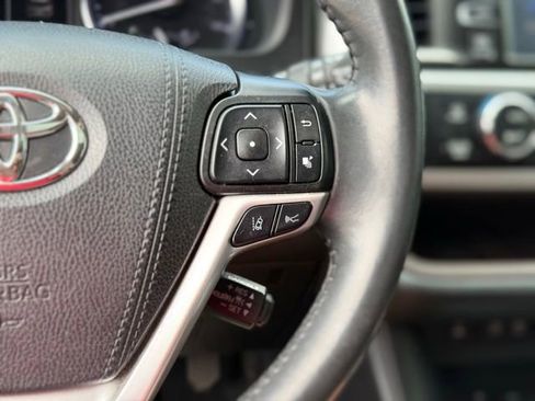 Used 2019 Toyota Highlander Limited FWD image 30