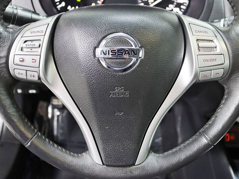 Used 2017 Nissan Altima 2.5 SL w/ Moonroof Package image 16