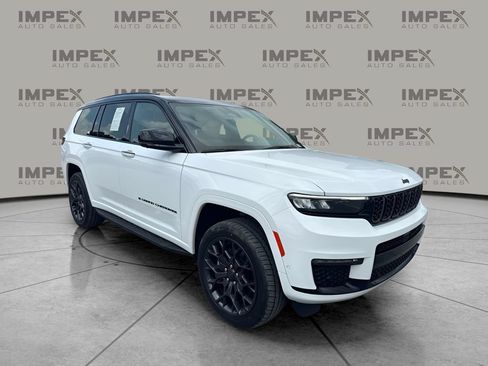 Used 2024 Jeep Grand Cherokee L Summit AWD/4WD image 4