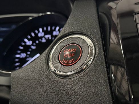 Used 2016 Nissan Rogue SV w/ SV Premium Package image 24