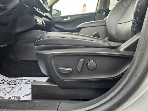 Used 2020 Ford Escape Titanium image 28