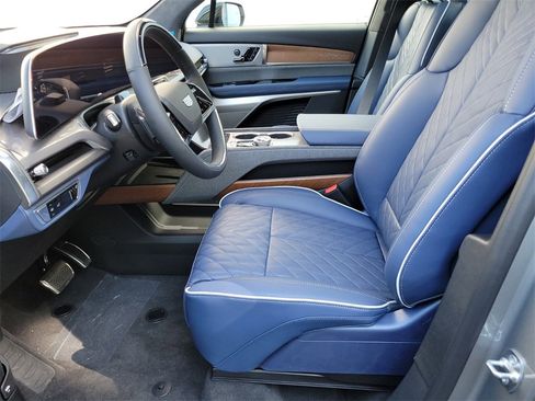 New 2026 Cadillac Vistiq Premium Luxury w/ LPO, Floor Liner Package image 19