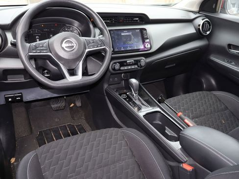 Used 2022 Nissan Kicks SV FWD image 4