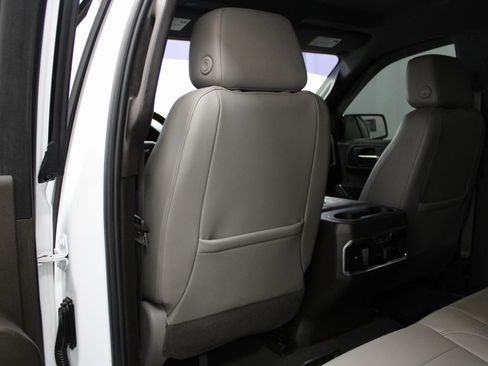 Used 2020 Chevrolet Silverado 1500 LTZ w/ LTZ Convenience Package image 17