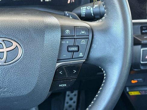 Used 2025 Toyota Camry SE image 35