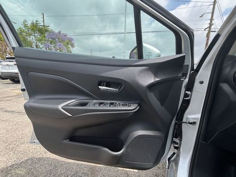 Used 2025 Nissan Versa SV FWD image 18