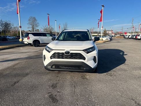 Used 2021 Toyota RAV4 LE image 8