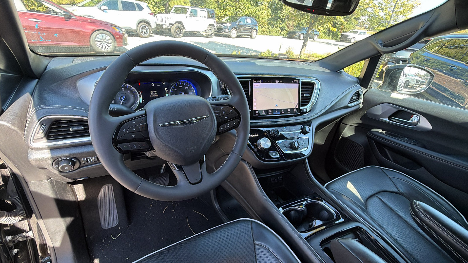 Used 2025 Chrysler Pacifica Limited FWD image 24