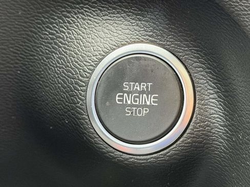 Used 2020 Volvo XC40 T5 Momentum w/ Protection Package Premier AWD/4WD image 8