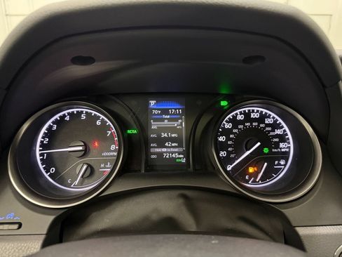 Used 2021 Toyota Camry SE w/ Cold Weather Package FWD image 20