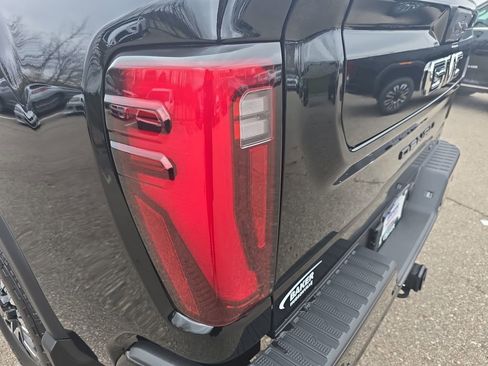 New 2026 GMC Sierra 2500 Denali w/ Denali Reserve Package AWD/4WD image 34