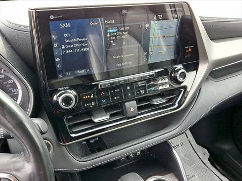 Used 2021 Toyota Highlander Limited image 11