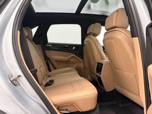 Used 2019 Porsche Cayenne AWD/4WD image 14