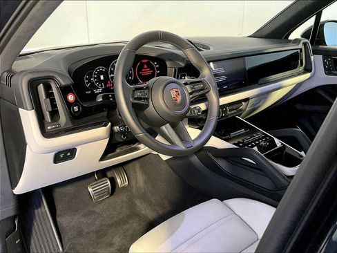 Used 2026 Porsche Cayenne GTS AWD/4WD image 4