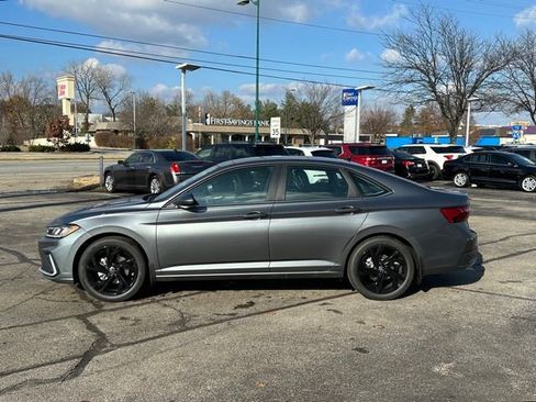 New 2026 Volkswagen Jetta SE image 4