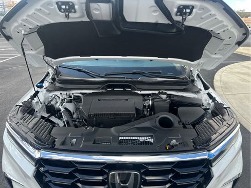 New 2025 Honda Pilot Touring image 19