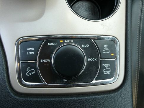 Used 2014 Jeep Grand Cherokee Overland AWD/4WD image 21