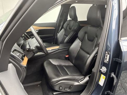 Used 2023 Volvo XC90 B6 Plus image 10