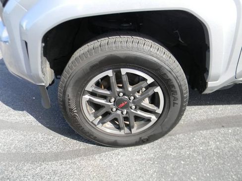 Used 2025 Toyota Tacoma TRD Sport AWD/4WD image 10