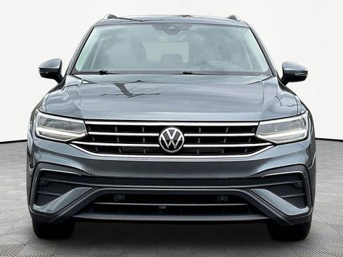 Used 2024 Volkswagen Tiguan SE FWD image 2