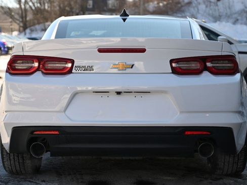 Used 2022 Chevrolet Camaro LT w/ Technology Package image 5