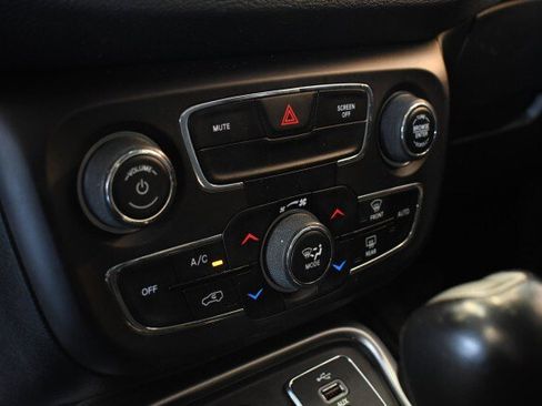 Used 2018 Jeep Compass Latitude w/ Popular Equipment Group AWD/4WD image 32