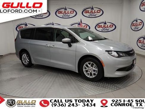 Used 2023 Chrysler Voyager LX image 2