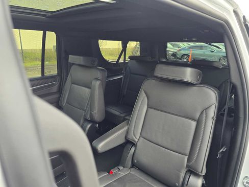 Used 2024 GMC Yukon XL Denali image 19