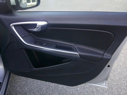 Used 2016 Volvo S60 T5 Premier w/ Convenience Package image 23