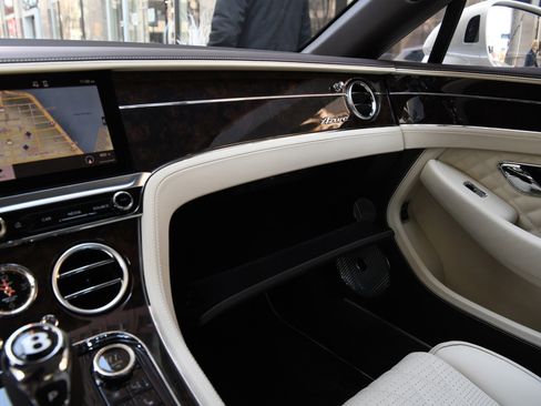 Used 2024 Bentley Continental GT image 18