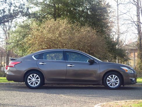 Used 2014 Nissan Altima 2.5 S w/ Sport Value Package FWD image 5
