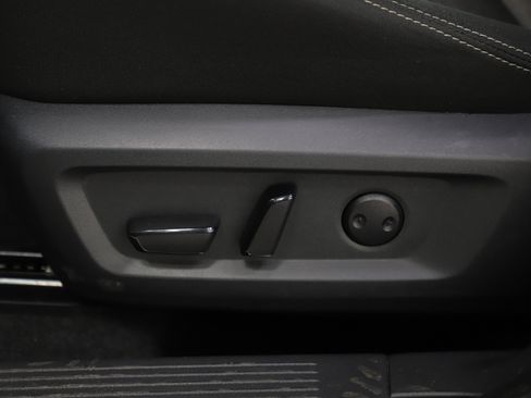Used 2025 Nissan Rogue SV AWD/4WD image 29