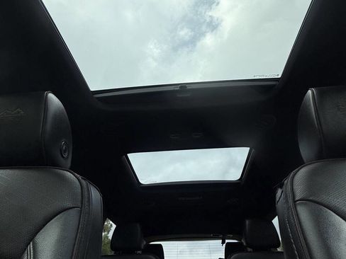 Used 2022 Chevrolet Traverse High Country image 25