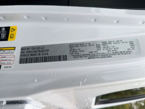 New 2025 Jeep Gladiator Sport image 19