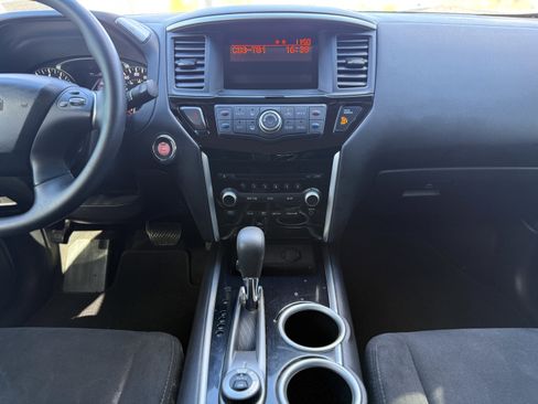 Used 2015 Nissan Pathfinder S image 24