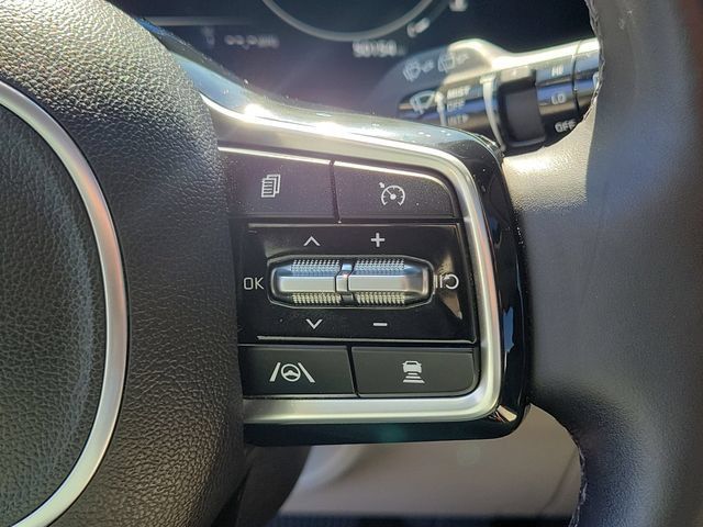 Used 2024 Kia Carnival FWD image 22
