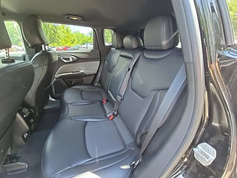 Used 2025 Jeep Compass Latitude AWD/4WD image 17