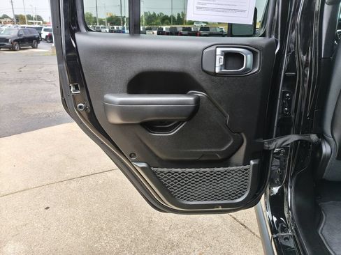 Used 2024 Jeep Wrangler Unlimited Rubicon 4xe w/ Convenience Group AWD/4WD image 24