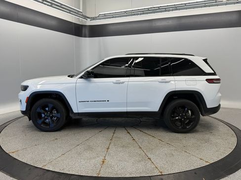 Certified 2023 Jeep Grand Cherokee Altitude AWD/4WD image 6
