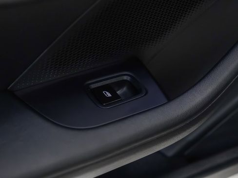 Certified 2021 Porsche Taycan 4S image 17