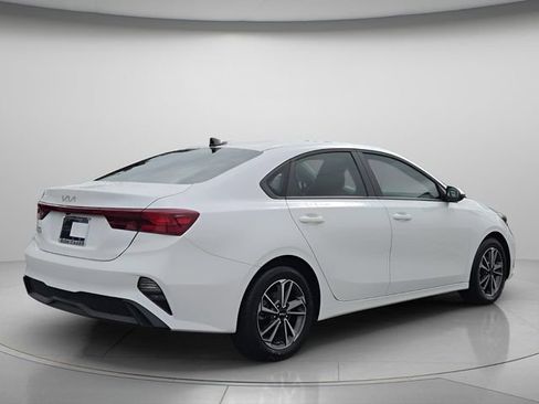 Used 2023 Kia Forte LXS w/ LXS Technology Package FWD image 7