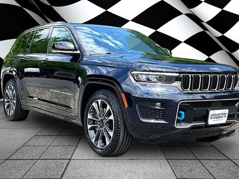 Used 2023 Jeep Grand Cherokee Overland AWD/4WD image 11