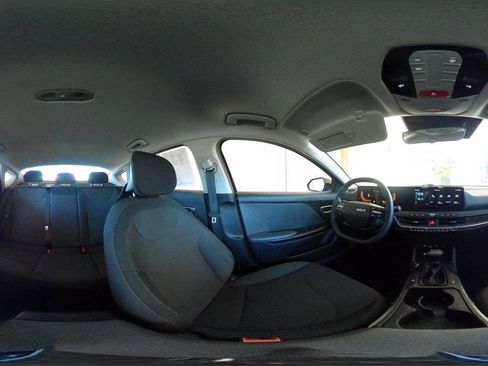 Used 2025 Kia K4 LXS image 41