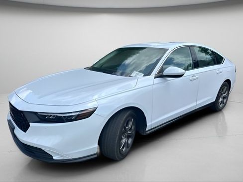 Used 2023 Honda Accord EX image 2